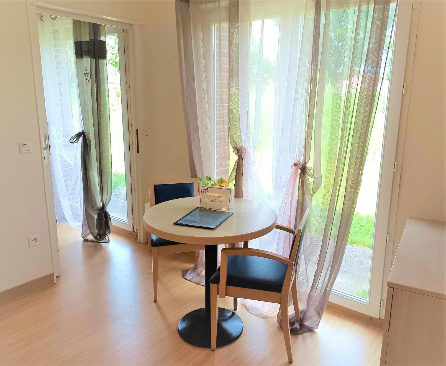 Cintray Parc Residence Breteuil-sur-Iton Buitenkant foto